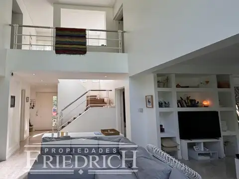 Casa 4 ambientes con 4 baños