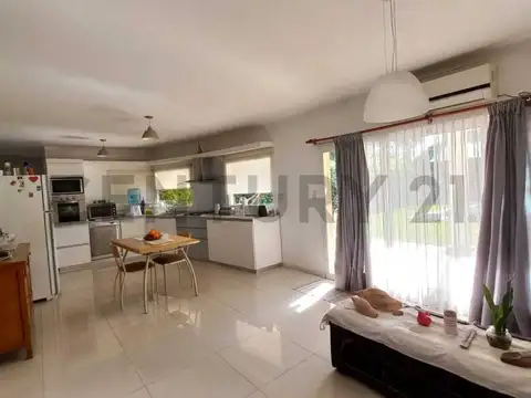 CASA EN VENTA EN RAFAELA,  BARRIO PIZZURNO