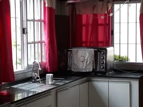 Casa 6 ambientes con 3 baños