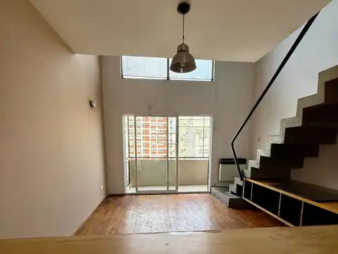 2 AMBIENTES EN DUPLEX AL FRENTE CON BALCON REAL OPORTUNIDAD!