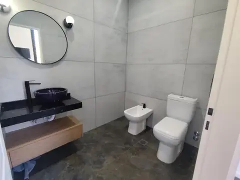 Casa 4 ambientes con 3 baños