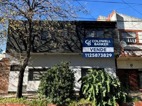 VENDE CASA 10 AMBIENTES A RECICLAR COMPLETAMENTE EN SAENZ PEÑA OPORTUNIDAD