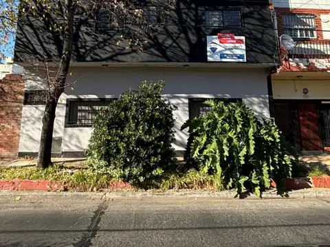 VENDE CASA 10 AMBIENTES A RECICLAR SAENZ PEÑA