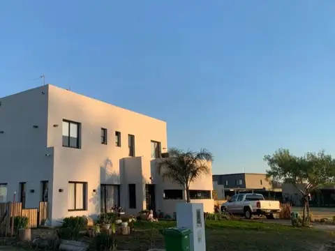 CASA EN VENTA BARRIO EL ENSUEÑO INGENIERO MASCHWITZ