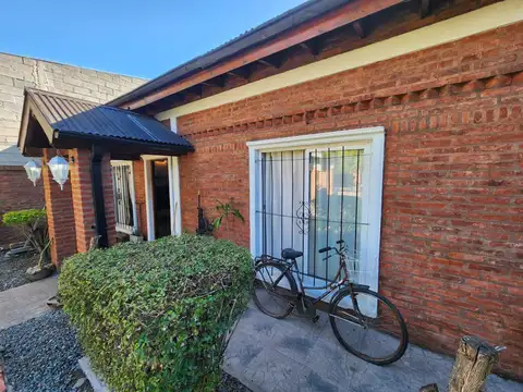 Casa mas tres Deptos en san miguel