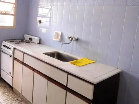 DEPARTAMENTO DE 1 AMBIENTE AL FRENTE CON BALCON .PISO 17