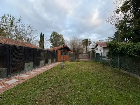 CASA EN VENTA CON 16 CANILES Barrio el Rincón