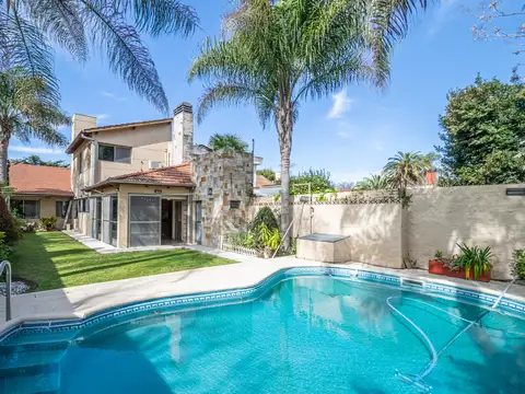 VENTA CASA 7 AMBIENTES C/ JARDIN y PILETA en SAN ISIDRO