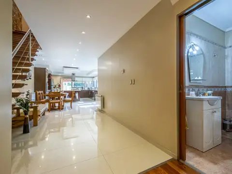Casa en Venta con 2 cocheras
