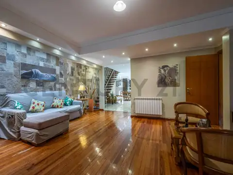 Casa 7 ambientes con 4 baños