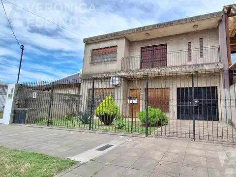 Casa venta cuatro dormitorios - Moron Sur