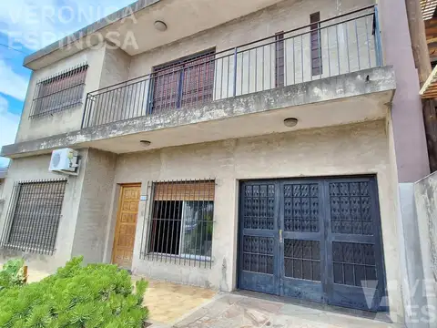 Casa 5 ambientes con 2 baños