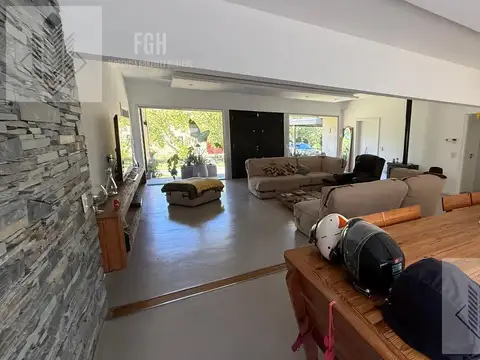 Casa en Venta con 2 cocheras