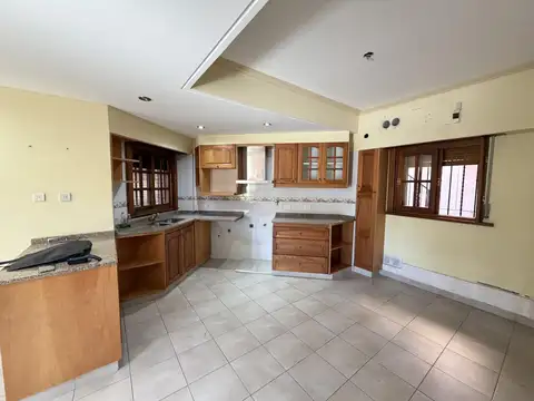 Depto Tipo Casa en Alquiler con 1 cocheras