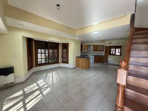 Depto Tipo Casa en Alquiler de 4 dormitorios