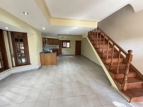 Depto Tipo Casa en Alquiler de 5 ambientes