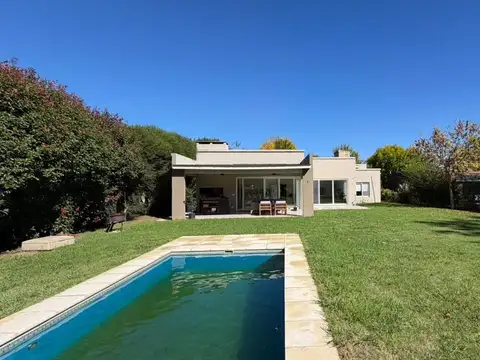 Casa  en Venta en San Francisco, Manzanares, Pilar