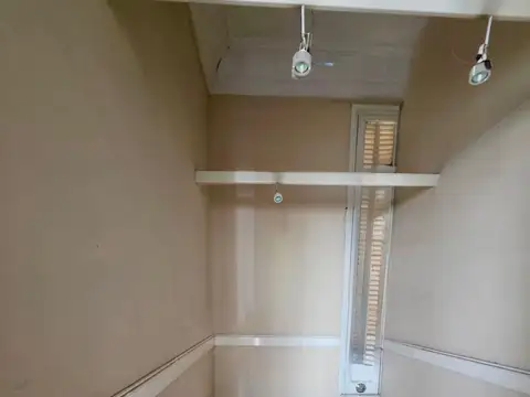 Casa 13 ambientes con 2 baños