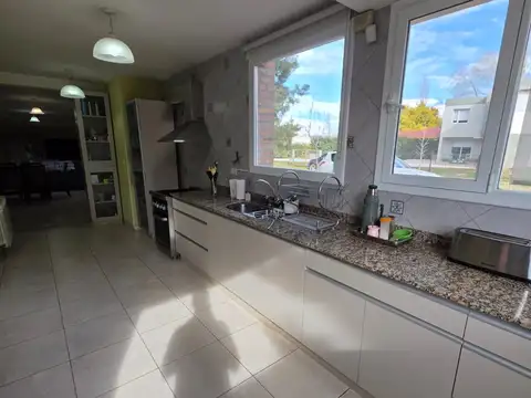 Casa en Venta en Neuquen, USD 490.000