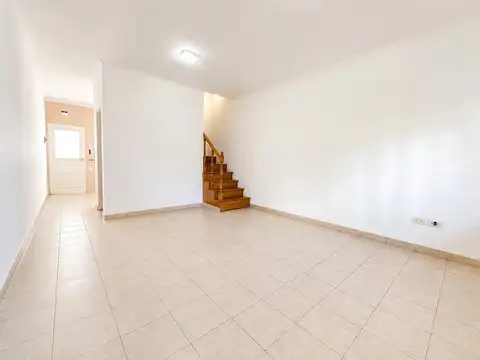 Casa en Alquiler con 1 cochera