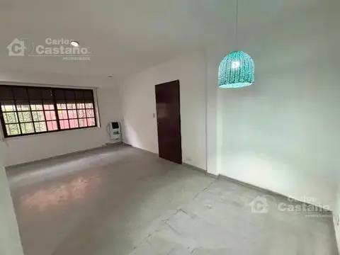 Depto Tipo Casa 5 ambientes con 2 baños