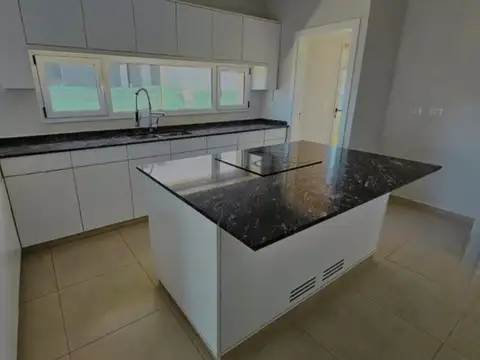 Casa en Alquiler de 4 dormitorios