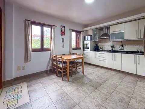 Departamento 6 ambientes con 2 baños