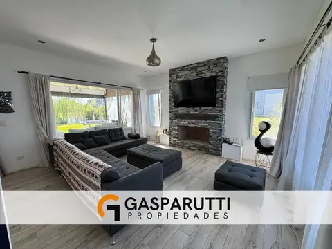 Casa en Venta con 6 cocheras