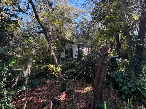 CASA A DEMOLER EN HERMOSO LOTE