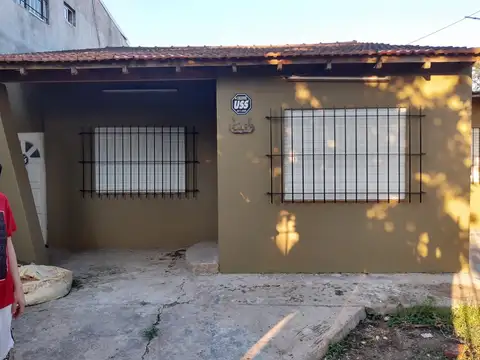 Casa en Alquiler con 2 cocheras