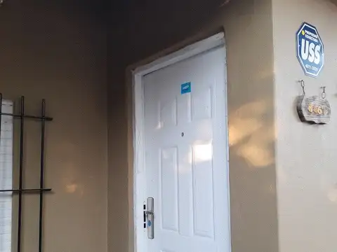 SE ALQUILA EXC CASA EN LOTE PROPIO DE 4 AMB, DOBLE COCHERA, PATIO, GALPÓN EN JOSE L. SUÁREZ