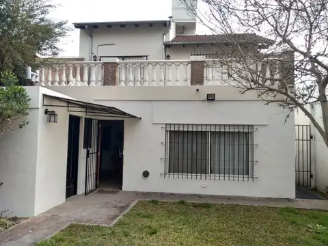 Casa 5 ambientes con 3 baños