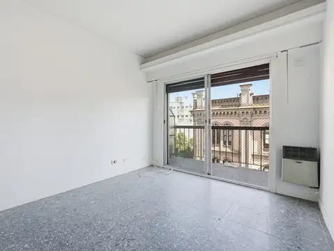 venta Departamento 3 ambientes al frente con balcón – Subte Línea E a metros