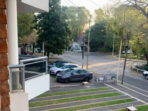 DEPARTAMENTO DE 2 AMBIENTES CON BALCON Y COCHERA