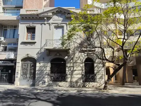 Venta casona con patio centro río