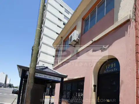 Avda Santa Fe al 1700 entre alvear y tres sargentos