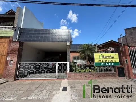 CASA 6 AMBIENTES CON GARAJE EN VENTA.