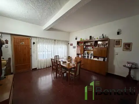 CASA 6 AMBIENTES CON GARAJE EN VENTA.