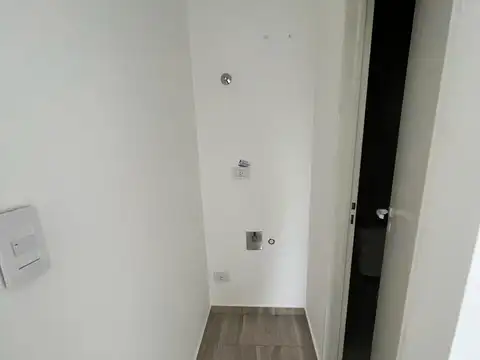 Monoambiente con balcon - Segundo piso-  - Lomas De Zamora