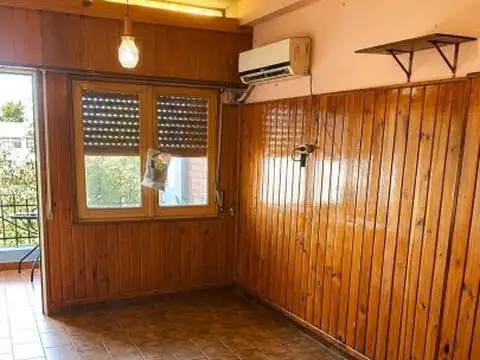 Casa 7 ambientes con 2 baños