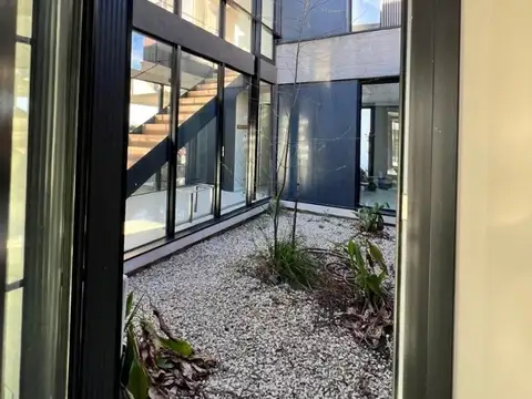 Casa 5 ambientes con 5 baños