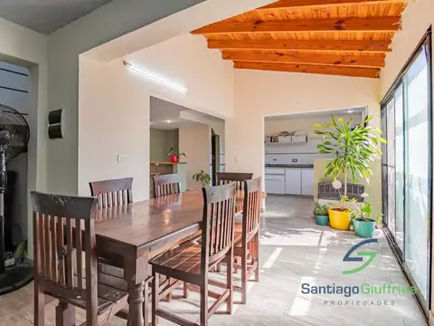 Casa en Venta con 3 cocheras