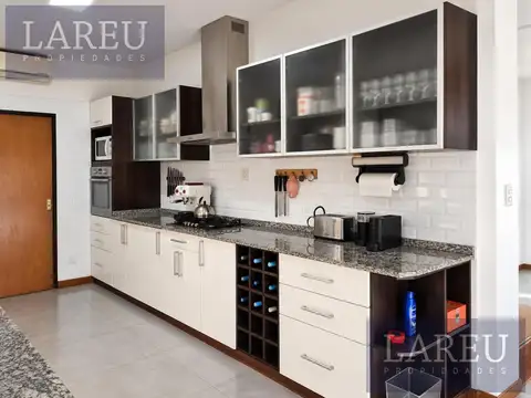 Casa 7 ambientes con 3 baños