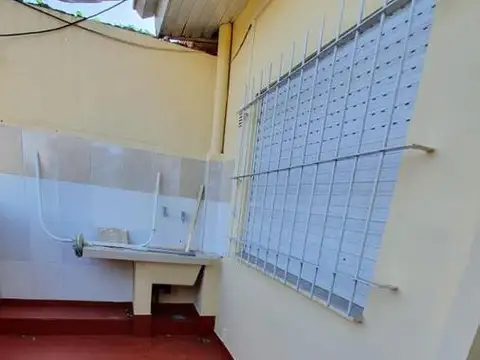 Depto Tipo Casa en Alquiler de 2 ambientes
