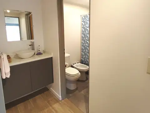 ALQUILER entre 6 Meses y 1 año = 2 AMBIENTES Balcón Frente Living comedor cocina integrada Gas Natural, lavadero separado semicubierto