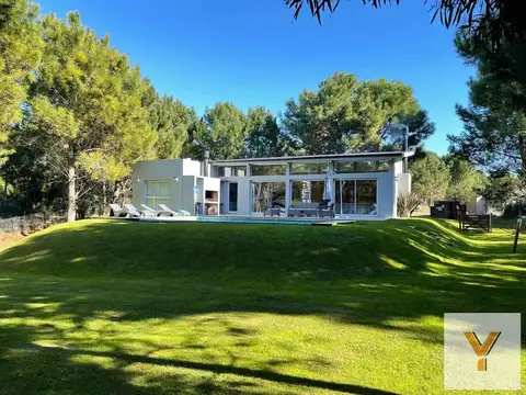 Casa en venta - 3 dormitorios 3 baños - 1600mts2 - Residencial I, Costa Esmeralda, Pinamar