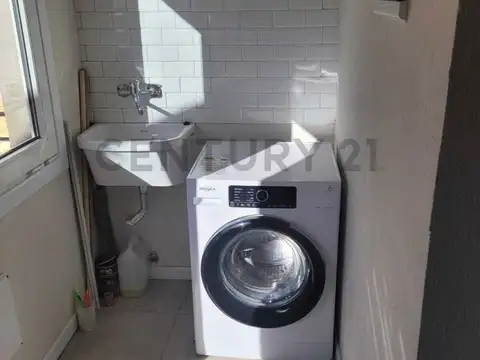 Casa en Alquiler con 2 cocheras