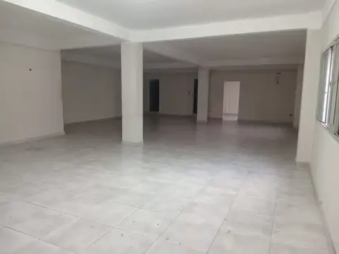 Local en Alquiler en Flores, $ 4.000.000