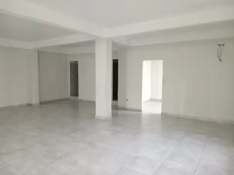 Local en Alquiler en Flores, $ 4.000.000