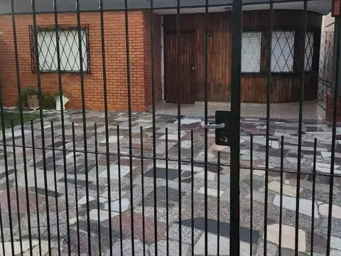 CASA EN VENTA MARTINTO AL 2000 WILDE